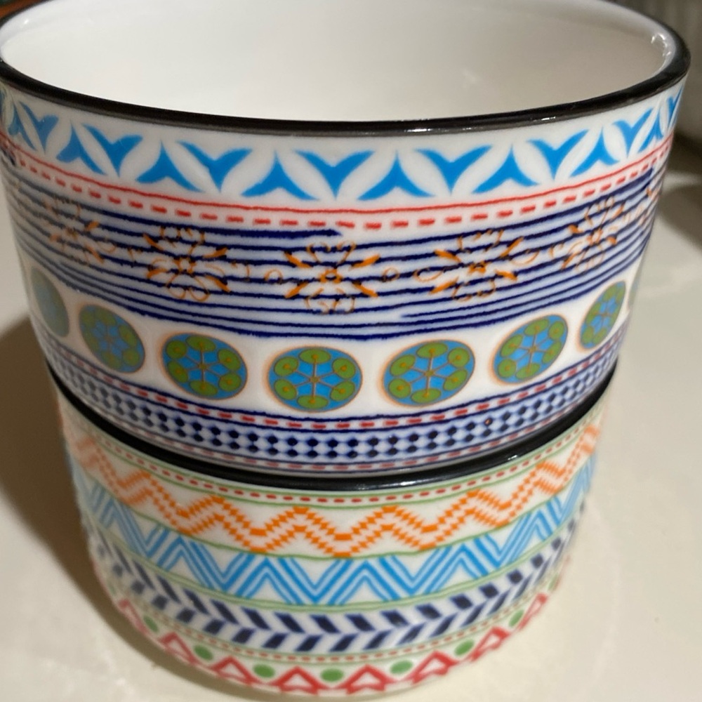 Signature home goods stoneware 2 bowls geometric pattern Soup cereal pretty